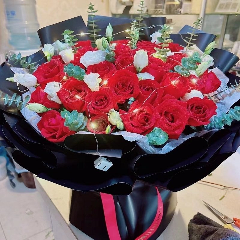 曲靖市鲜花店专人送货生日红玫瑰束1宣威马龙师宗罗平富源县