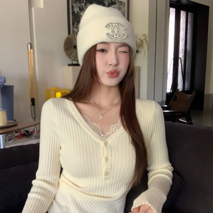 龙妹家蕾丝V领杏色毛衣女内搭2026新款冬季高级感针织上衣打底衫