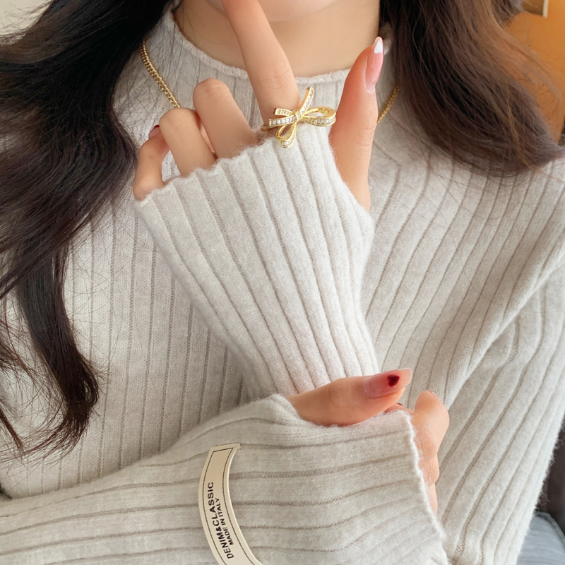 休闲长袖半高领纯色针织衫