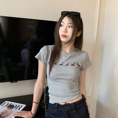 小狗印花正肩短袖T恤女修身