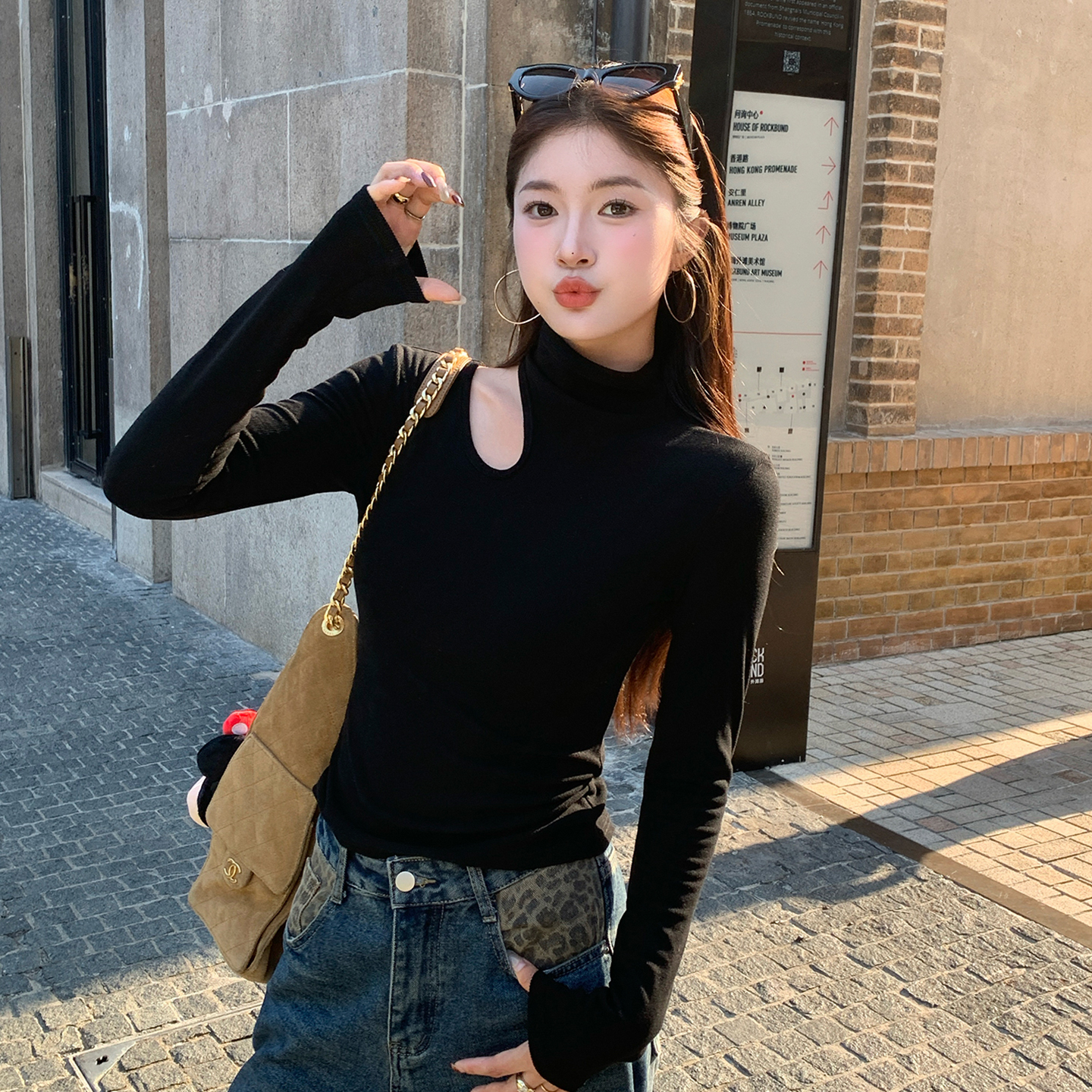 设计感露肩高领打底衫女修身佰搭