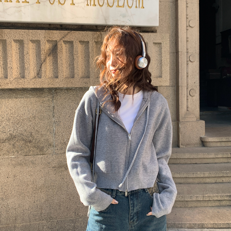 休闲百搭灰色连帽卫衣女
