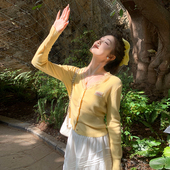 新款 龙妹家黄色V领蕾丝针织开衫 女外搭2025夏季 毛衣外套打底上衣