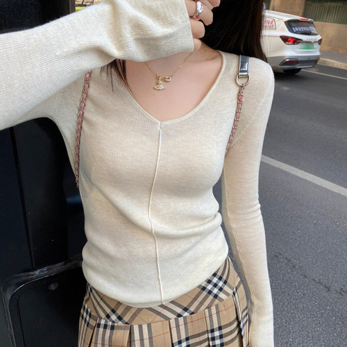 杏色V领针织打底衫女内搭