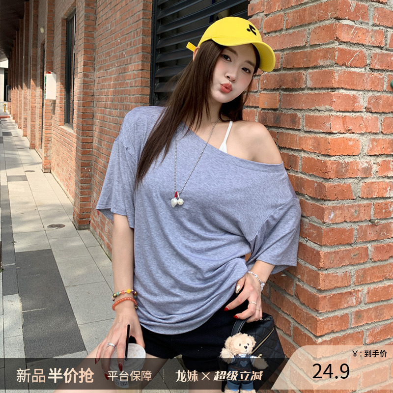 灰色斜领露肩吊带两件套装夏上衣