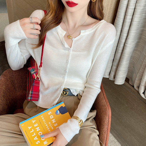 针织衫女短款白色开衫纽扣百搭