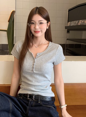 龙妹灰色半开领纽扣正肩短袖T恤女外穿2026新款韩系修身显瘦上衣