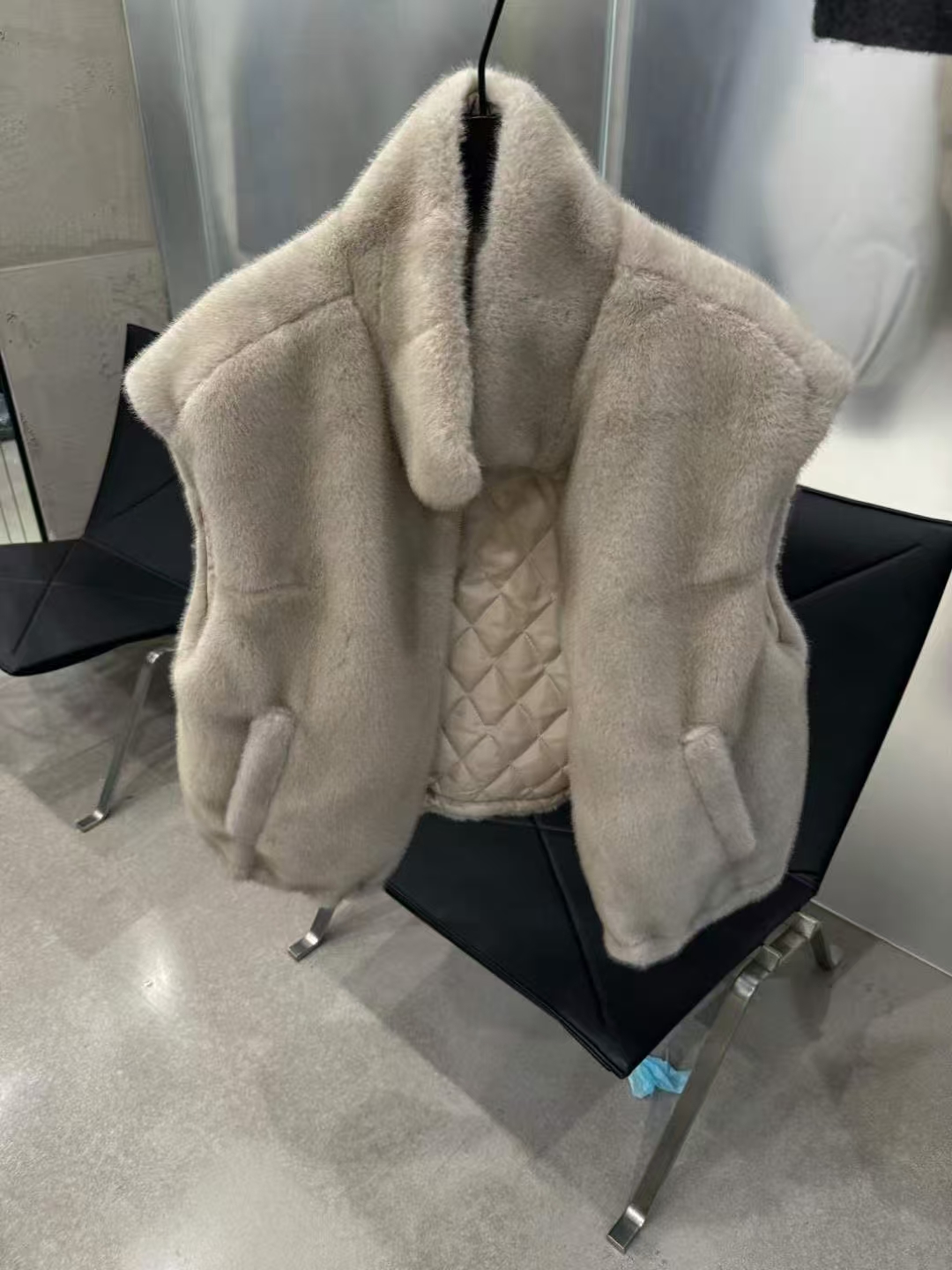 杭州NUT档口冬季新款 洋气百搭好穿的夹棉毛毛马甲女