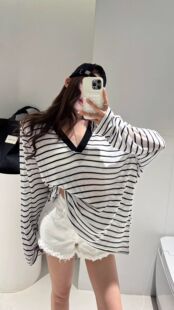 LATTE正版夏季新款 条纹V领垫肩薄款长袖T恤女