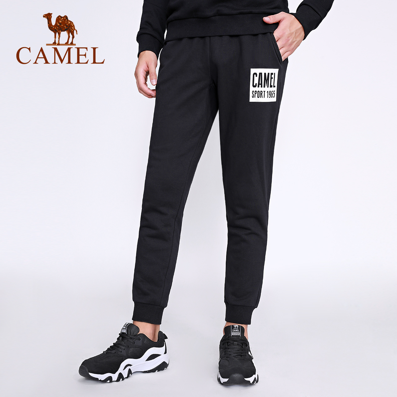 宽松休闲裁剪 抽绳松紧裤腰