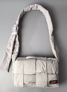 （出口库存清仓--质优价低）编织加棉单肩包高级感秋冬款斜挎包女