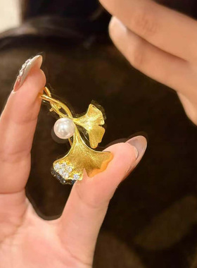 法式复古拉丝珍珠银杏叶吊坠胸针一体两戴轻奢百搭镶钻叶子项链