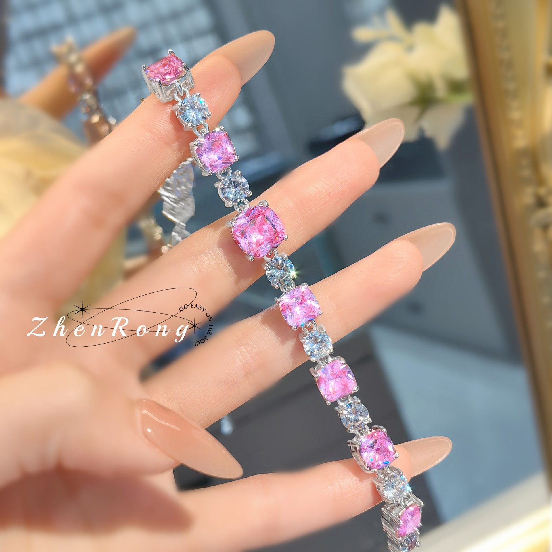 时尚轻奢阿盖尔粉钻手链欧美复古感满镶粉色锆石手饰品女