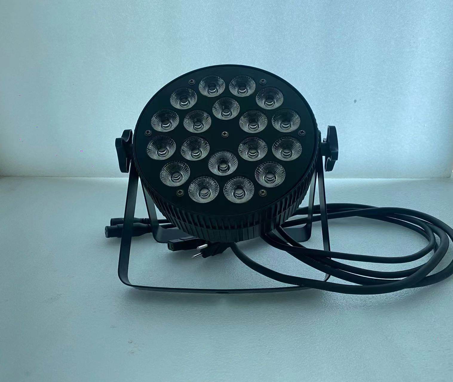 led全彩帕灯18颗10w rgbw 4合1七彩扁帕灯par 64 dmx氛围舞台射灯