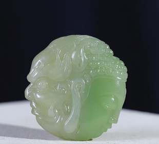 天然翠青俏色和田玉一念之间挂件