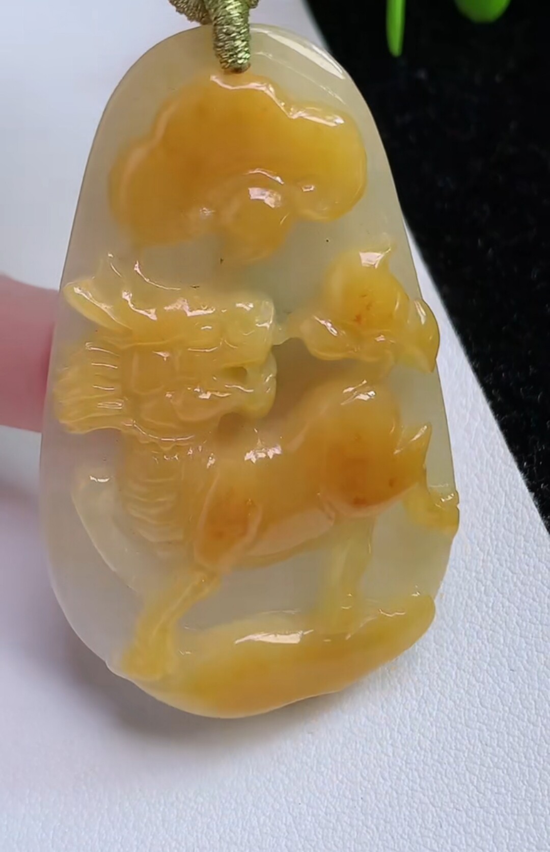 翡翠麒麟牌冰黄翡天然翡翠A货精雕男女玉佩麒麟玉挂件翡翠麒麟牌