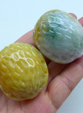 天然翡翠一对核桃多彩水润料玉石