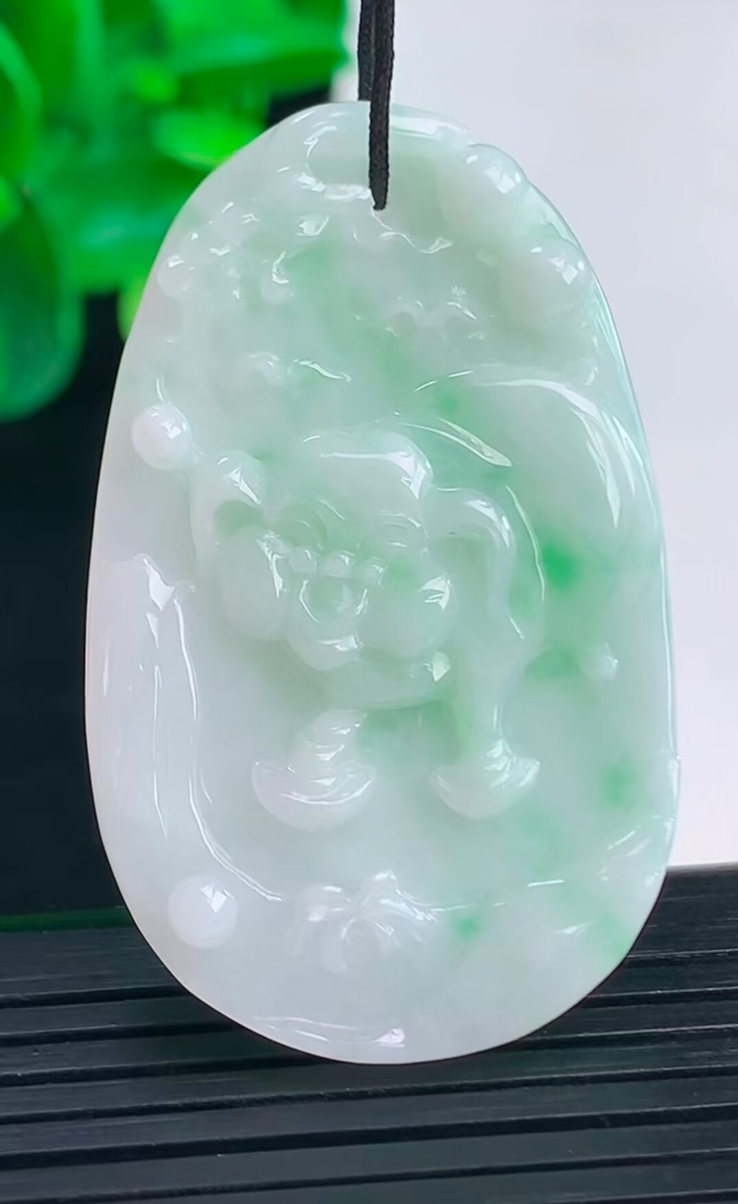天然翡翠A冰飘绿生肖猪吊坠男女生肖玉佩猪玉坠玉石玉猪牌玉石猪