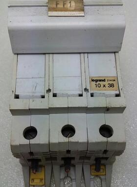 Legrand 3PIN 导轨保险座内有FERRAZ H330011保险管10*38