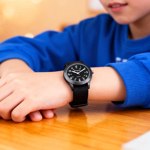 新款男孩透气帆布户外运动儿童手表中小学生石英防水电子女孩腕表