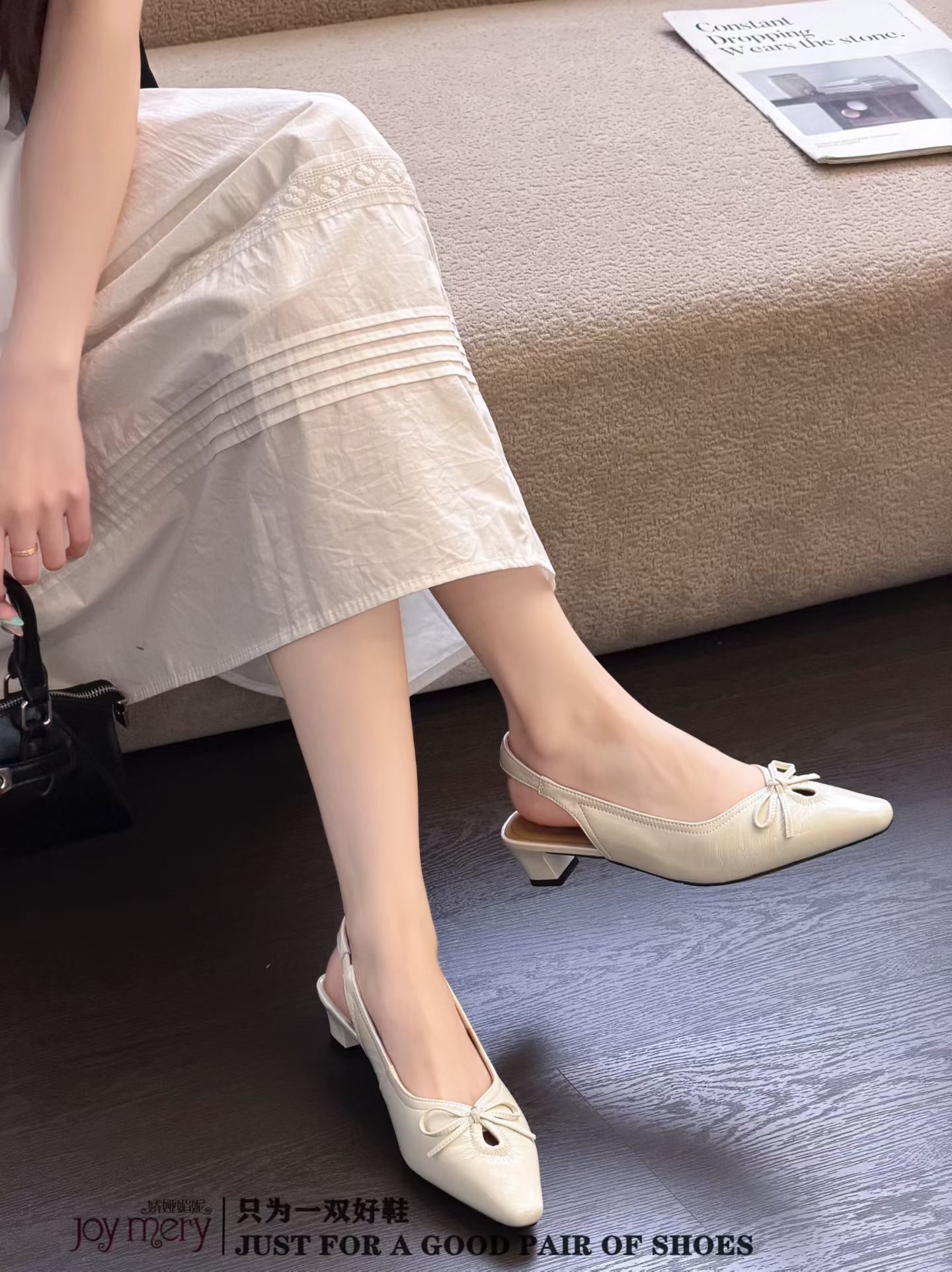 专柜正品娇娅媚妮2026新牛皮蝴蝶结方头坡跟蝴蝶结包头后空女凉鞋