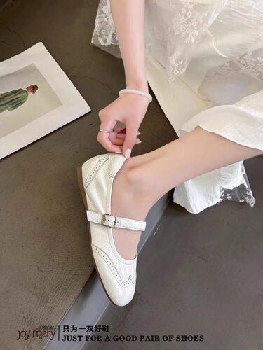 娇娅媚妮专柜正品2026新款牛油皮雕花低跟方头单鞋女鞋芭蕾舞鞋