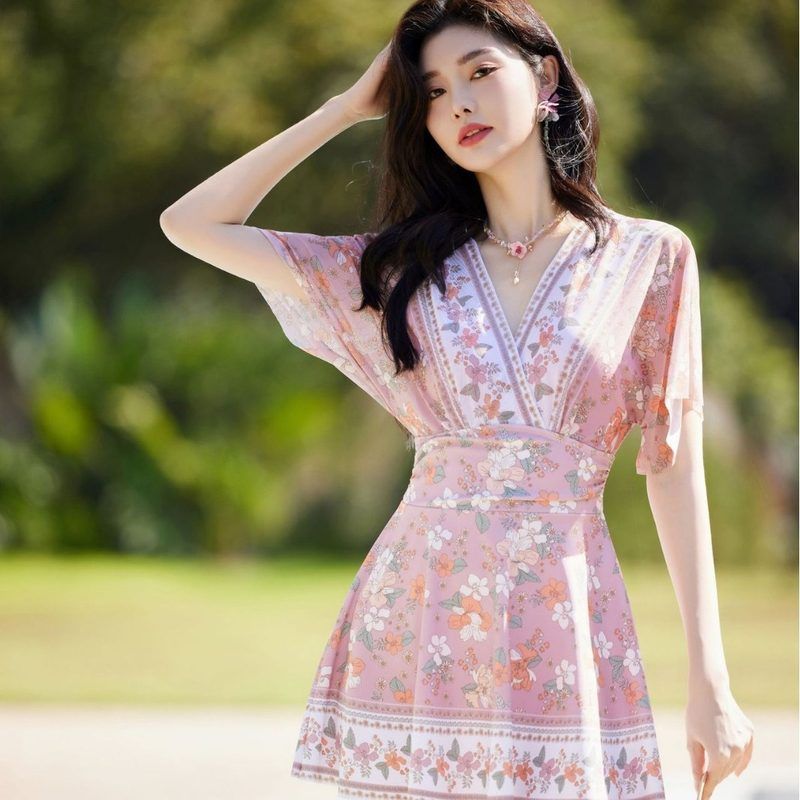 泳衣女v领夏连体裙式中袖ins风显瘦遮肚高腰泳衣时尚潮流泳装现货