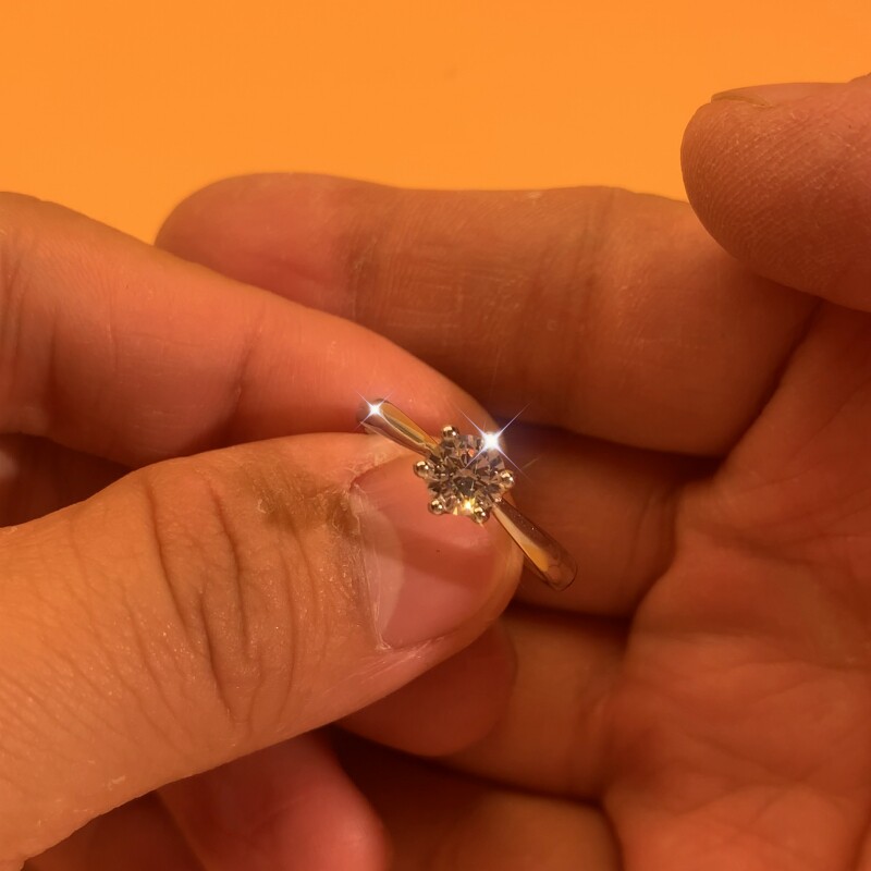 纯银女款戒指简约经典六爪裸钻戒