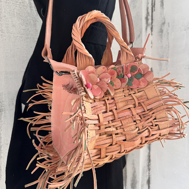 返璞归真的美！牛皮编织原创小众 女包 立体花瓣 手提包 手工斜挎