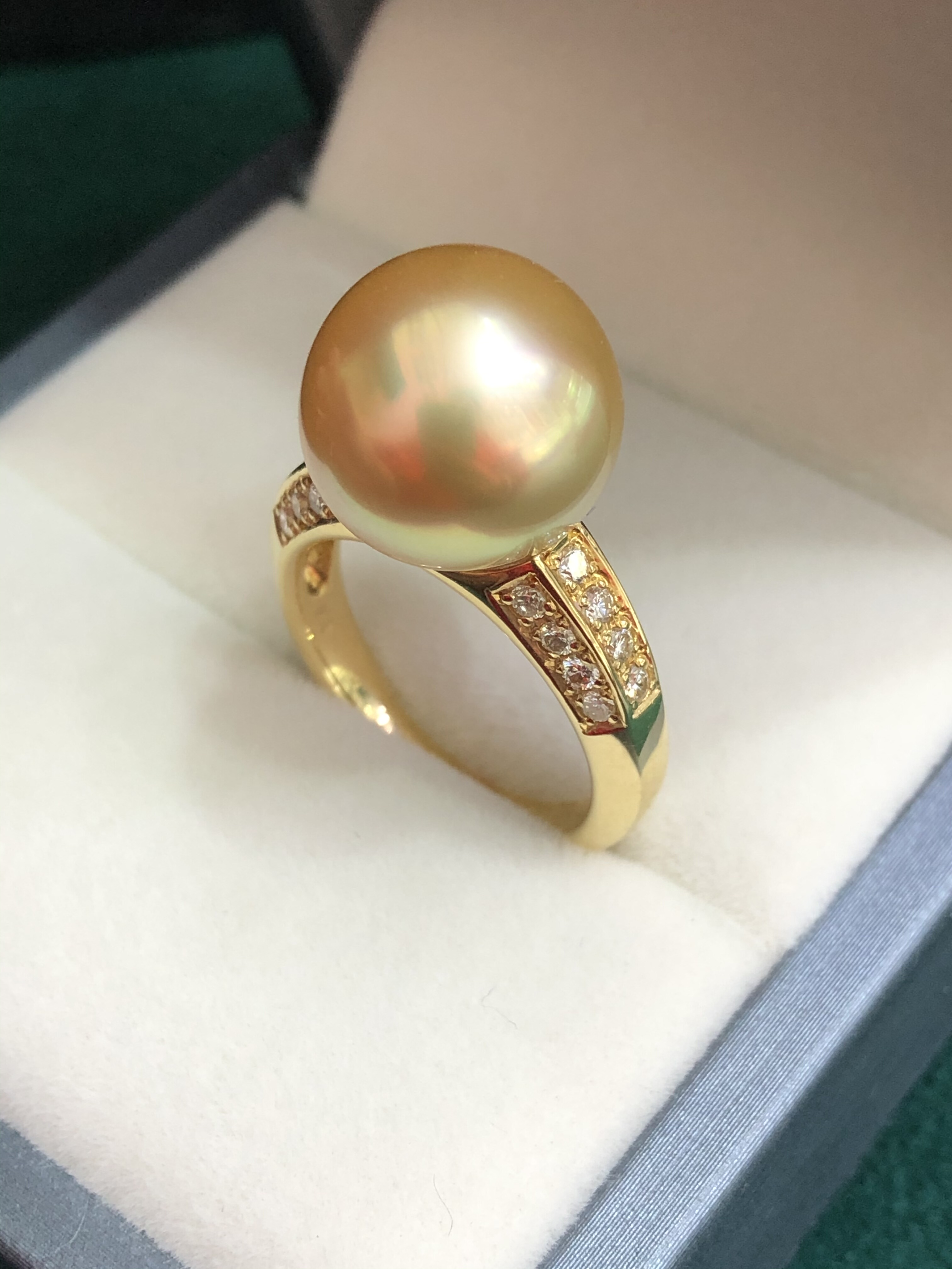 18K厚金钻石镶嵌天然色海水南洋金珠近13Mm正圆极光镜面无暇戒指