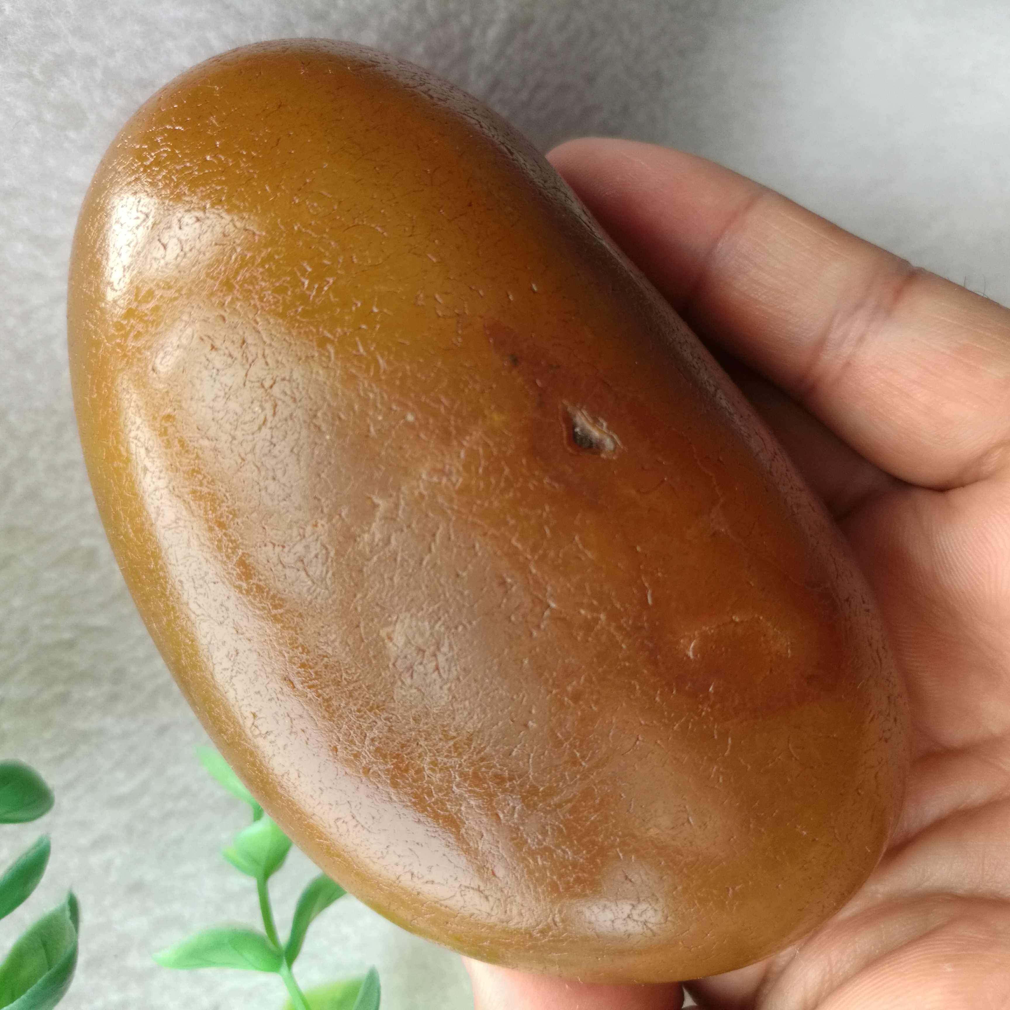 天然马岛玛瑙原石把玩件,黄玛瑙小摆件 小巧精致 细皮光滑 精品