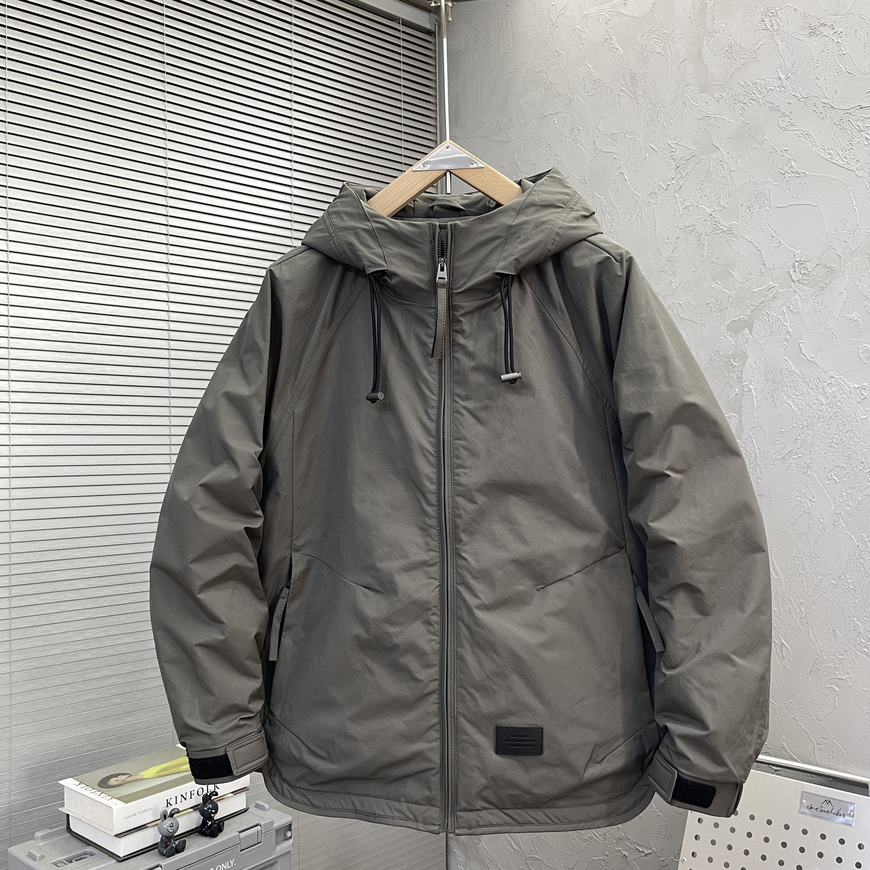 2025冬季新款潮流男士简约薄棉外套港风休闲百搭纯色保暖棉衣夹克