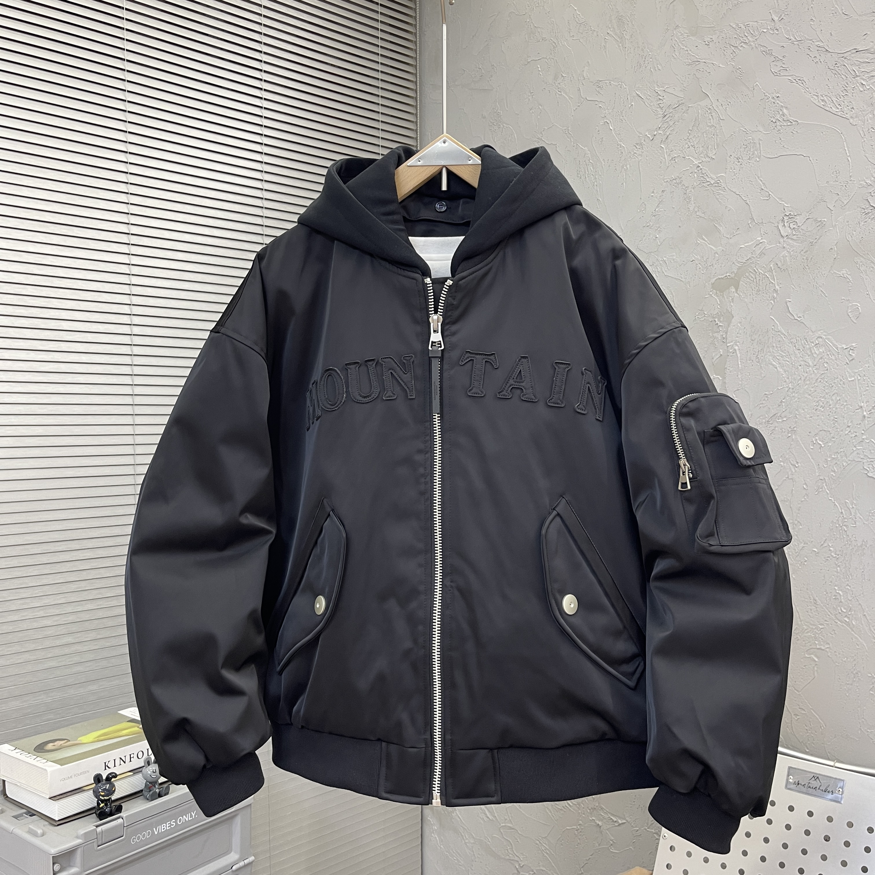 冬季新款男士羽绒服保暖外套潮牌宽松休闲绣花可拆帽白鸭绒飞行服