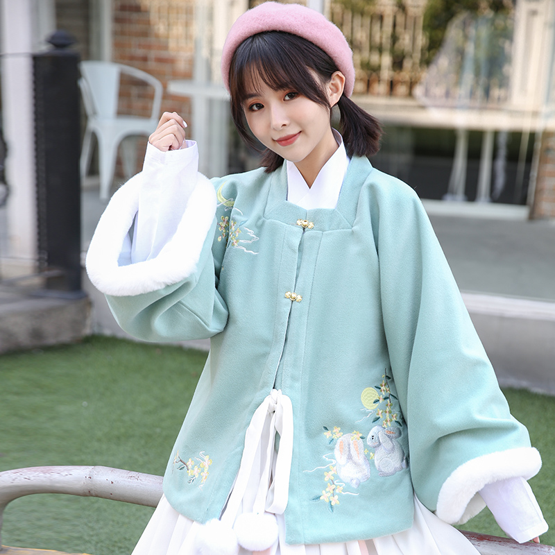 微雨亭秋冬汉服【小兔兔】方领半袖披袄兔毛保暖毛边绣花明制短袄