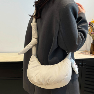 秋冬休闲百搭棉服包超火通勤女式 饺子包女2024新款 洋气斜挎羽绒包