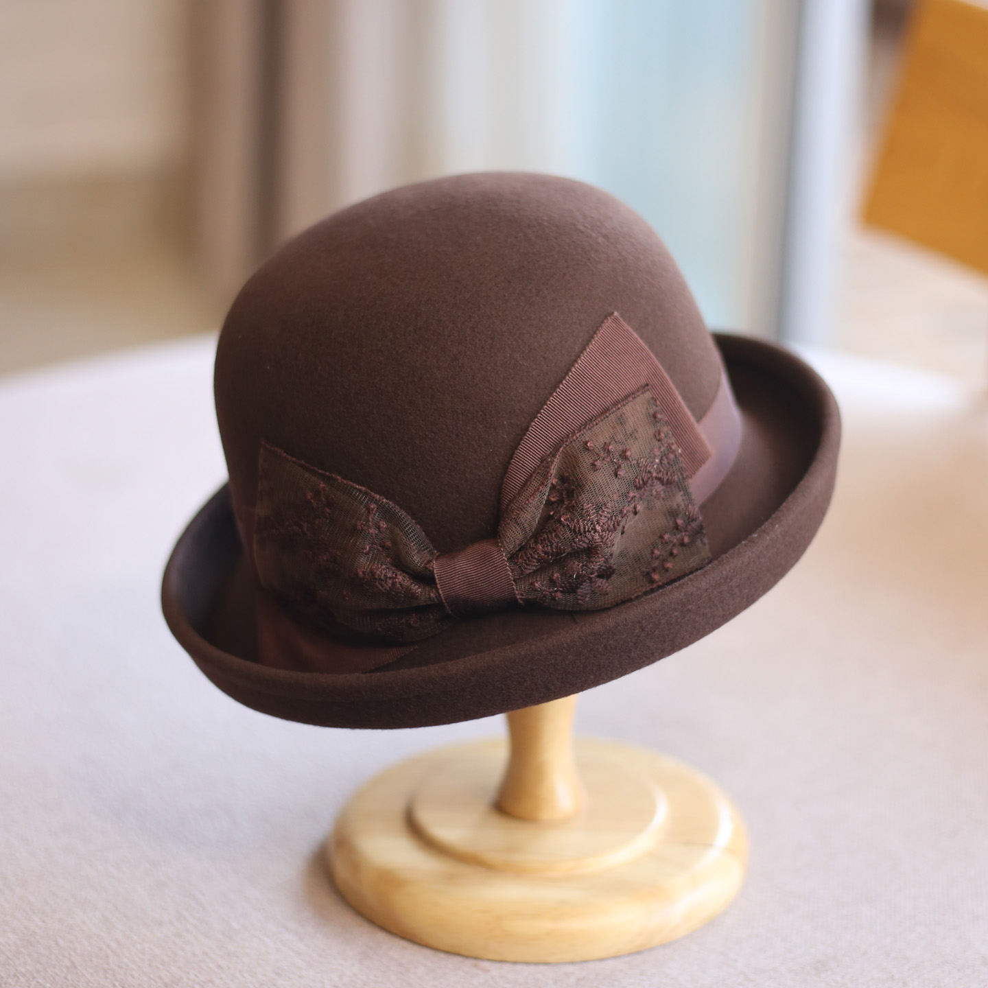 法式优雅蝴蝶结羊毛呢渔夫帽女秋冬赫本风复古卷边盆帽千金风礼帽