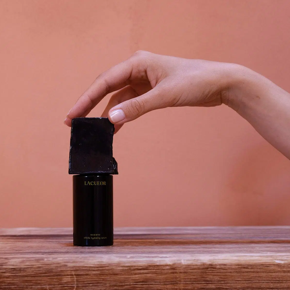 预 多重补水配方丰盈饱满瑞士高端有机Lacueor深层补水精华50ml
