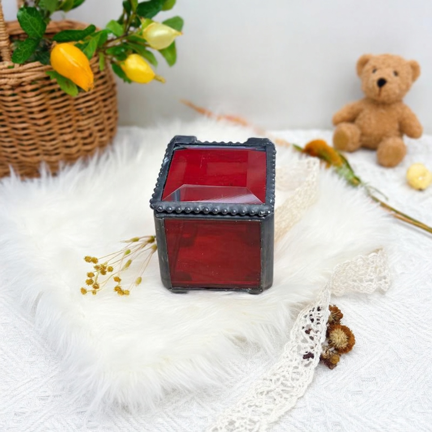 婚礼求婚手捧戒指对换小型盒