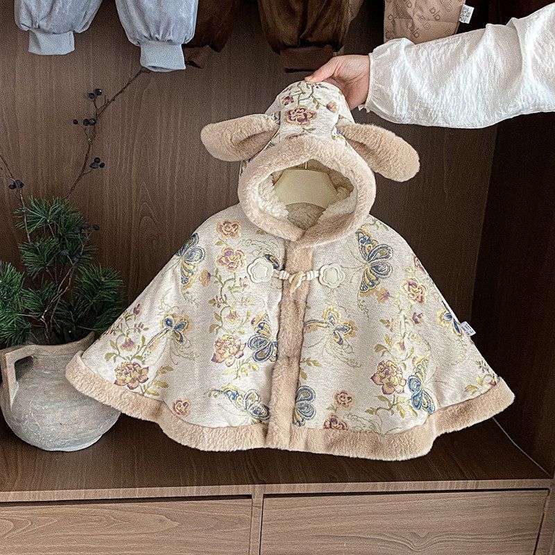 婴儿披风新款女宝宝衣服外出斗篷小月龄防寒加绒冬季外出披肩外套
