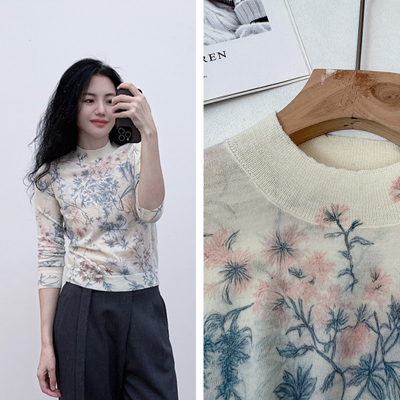 D家系列款~精纺100支超细纯羊毛植物花卉中领软糯长袖打底衫女