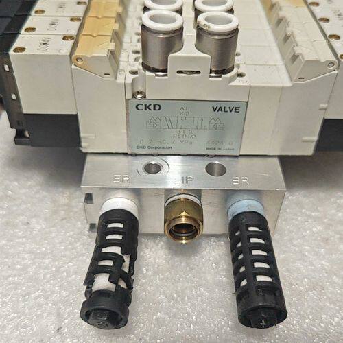 日本  CKD  电磁阀  4GD119-E2  实物如议价
