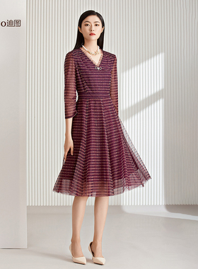 迪图春季新款女装气质连衣裙优雅复古波点V领收腰裙子高级感