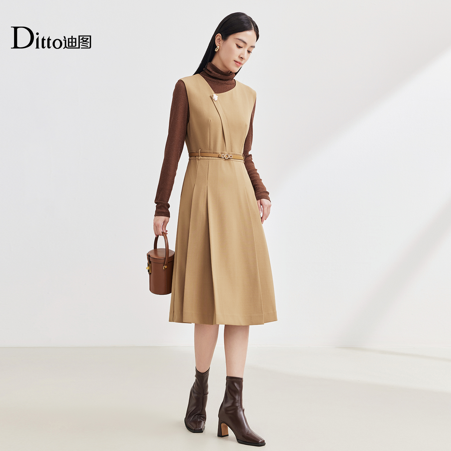 Ditto/迪图2025秋新款无袖连衣裙