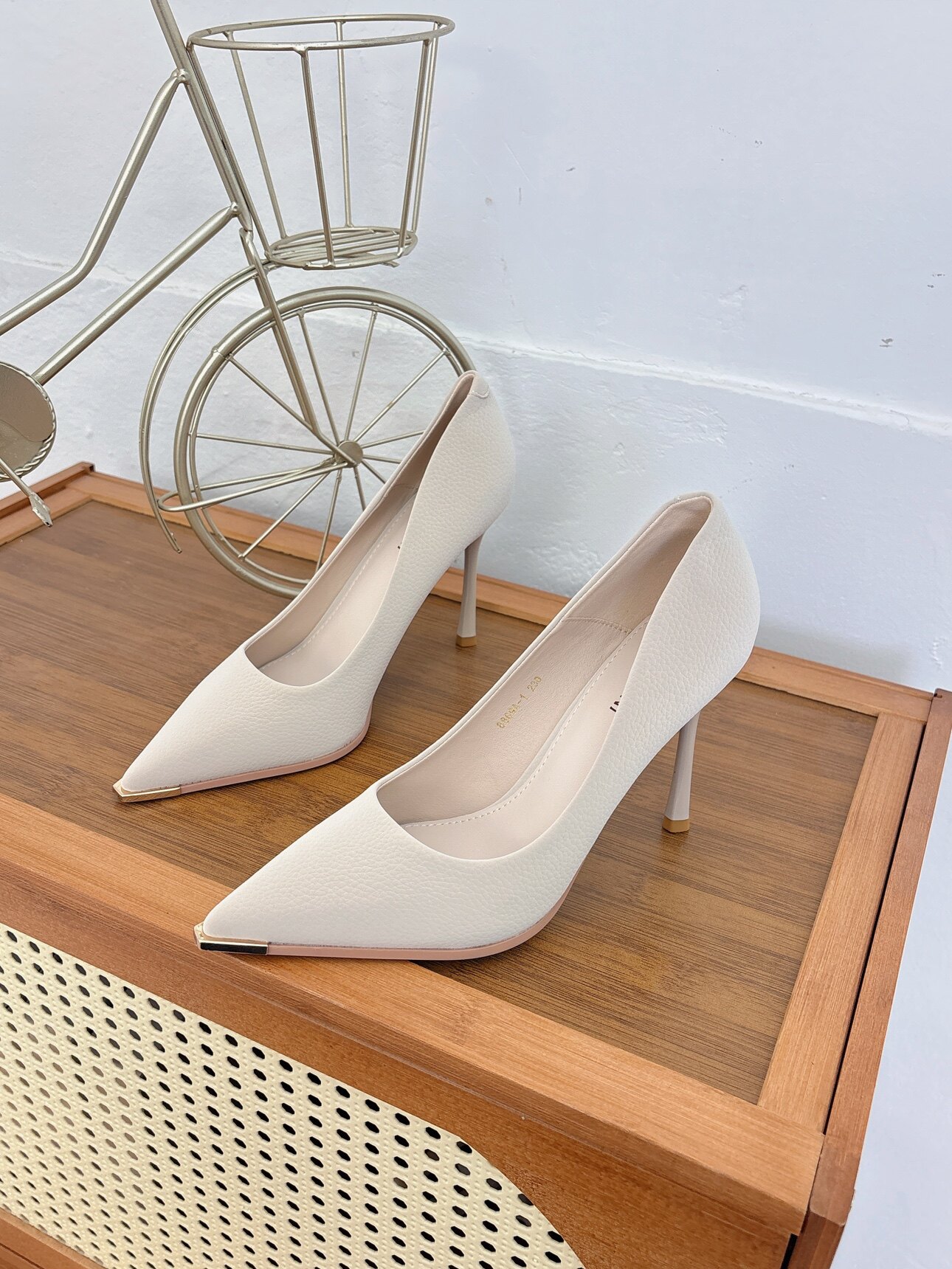 法式气质尖头浅口单鞋9公分职场春秋通勤黑色工作鞋女细高跟鞋