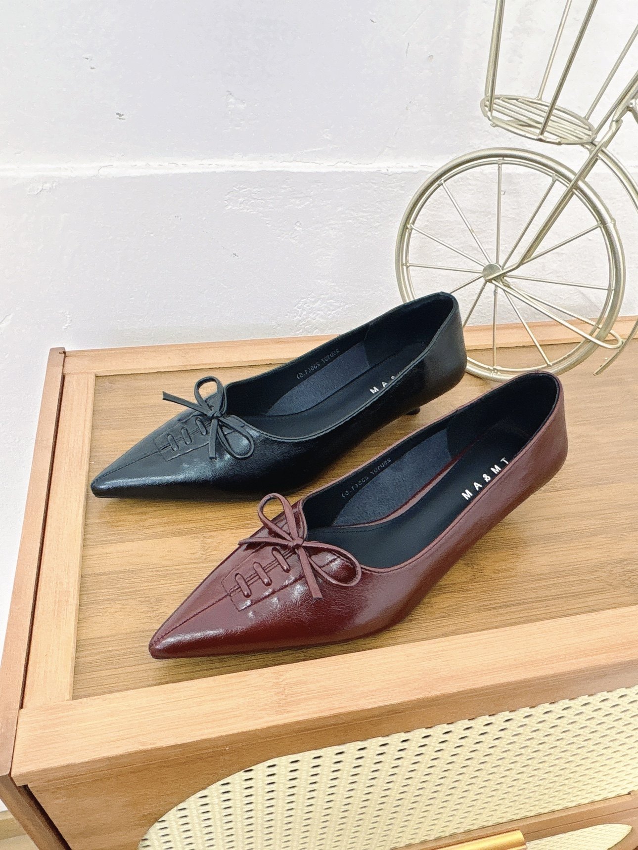 2026款蝴蝶结法式设计尖头单鞋女细跟气质软皮通勤职业低跟鞋女鞋