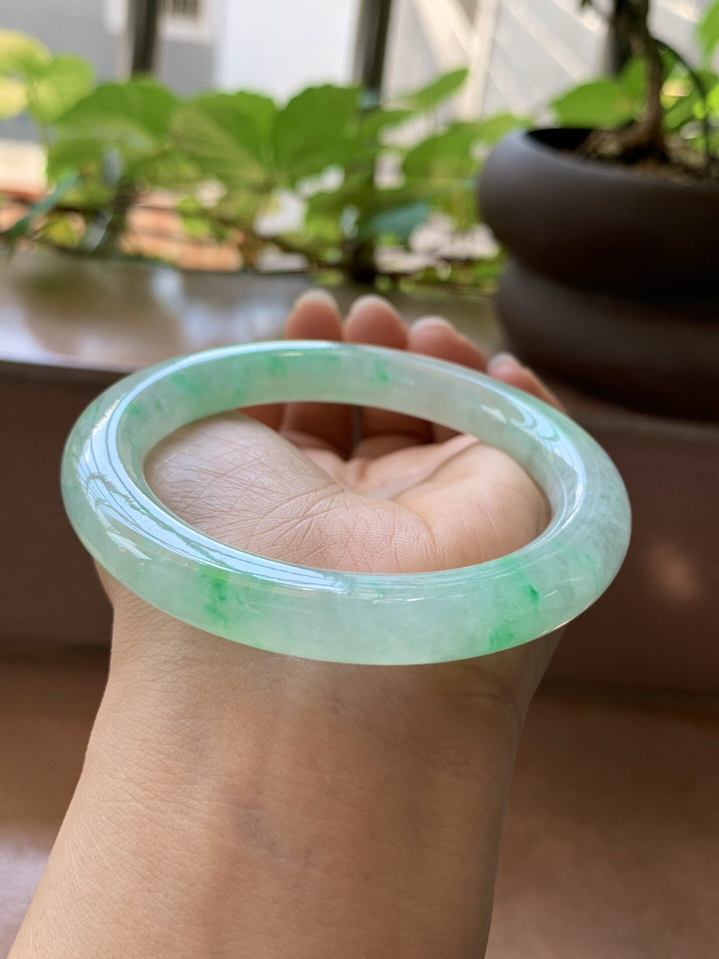 【小陈翡翠】缅甸天然翡翠A货飘绿花54圆条翡翠手镯
