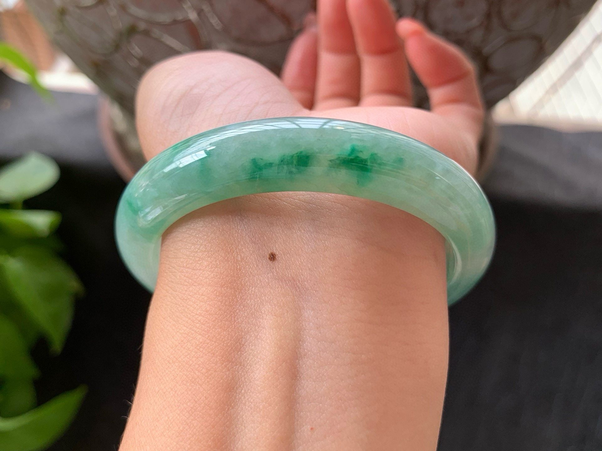 【小陈翡翠】缅甸天然翡翠a货双十二&middot;放大漏飘绿花56正圈手镯