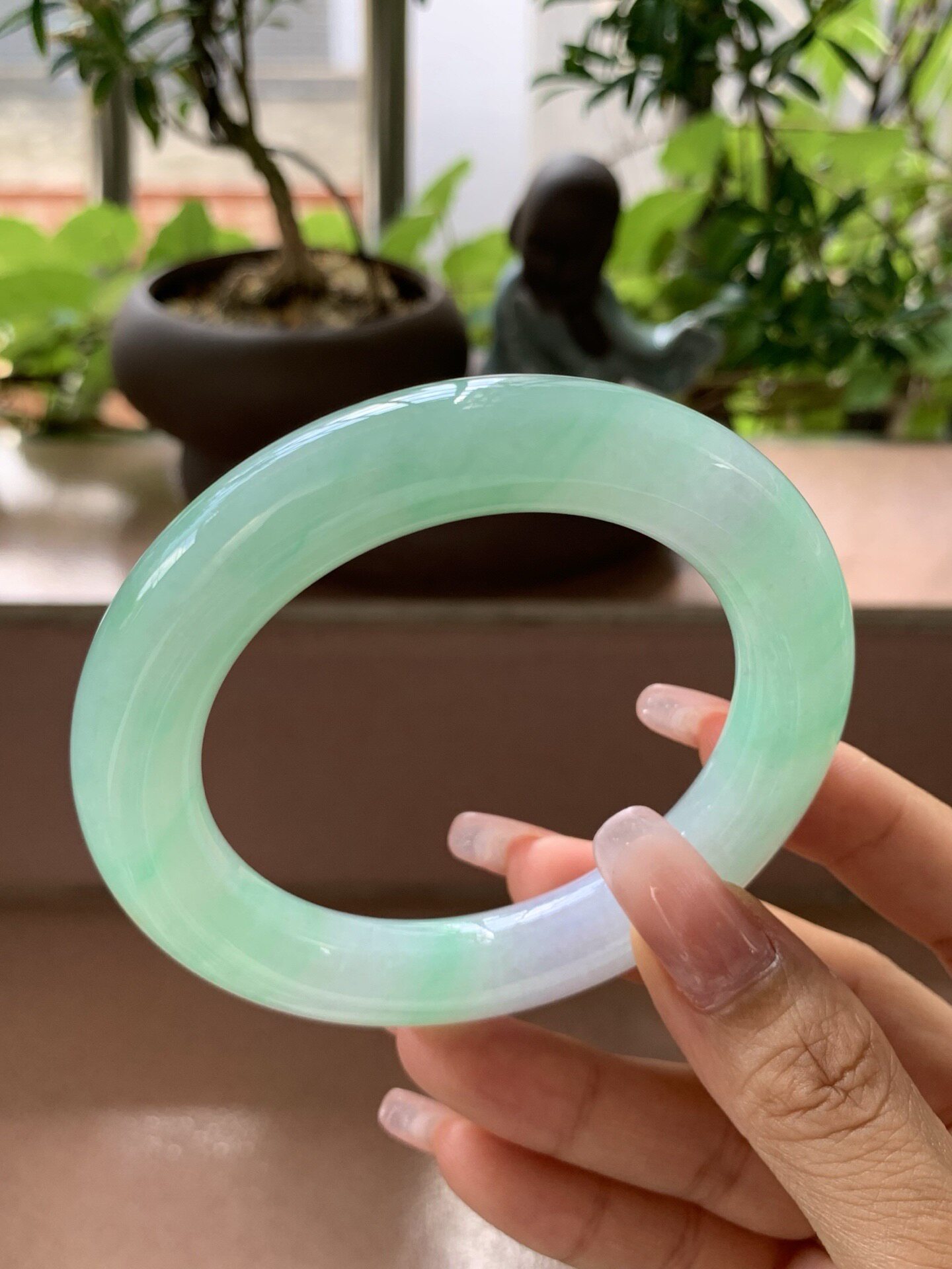 【小陈翡翠】缅甸天然翡翠A货冰甜绿带点紫58圆条翡翠手镯