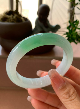 【小陈翡翠】缅甸天然翡翠A货冰润飘绿53正圈翡翠手镯