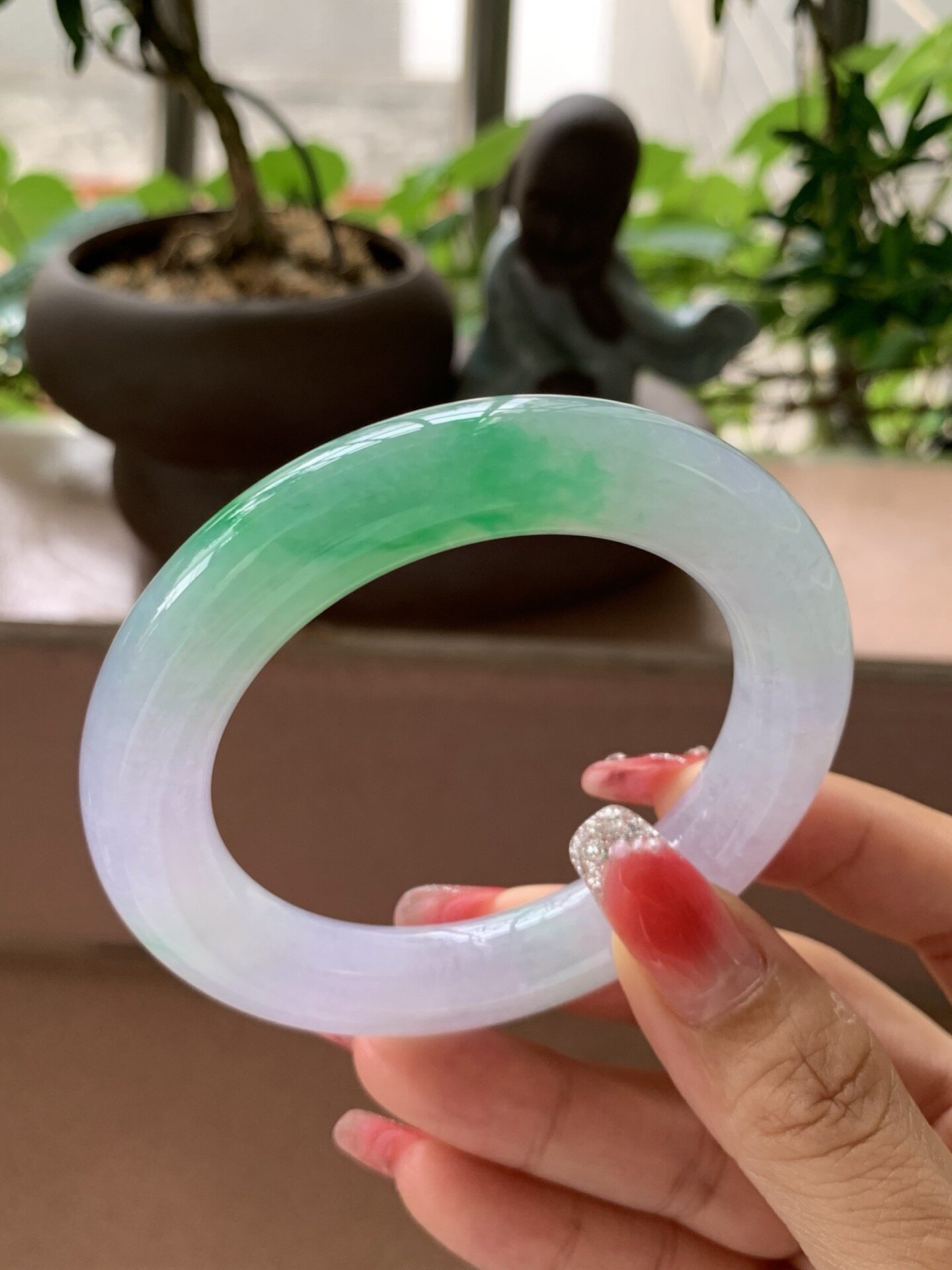 【小陈翡翠】缅甸天然翡翠A货冰粉紫飘阳绿花春彩53-54圆条手镯